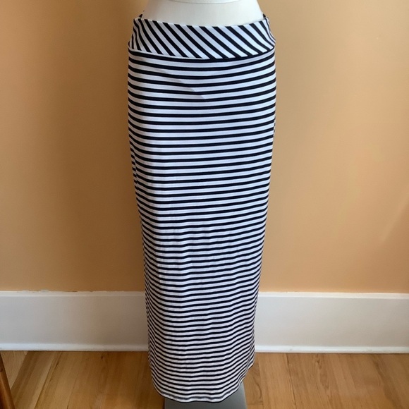 FRANK LYMAN Black/White Striped Maxi Skirt Size 8 - Picture 5 of 13